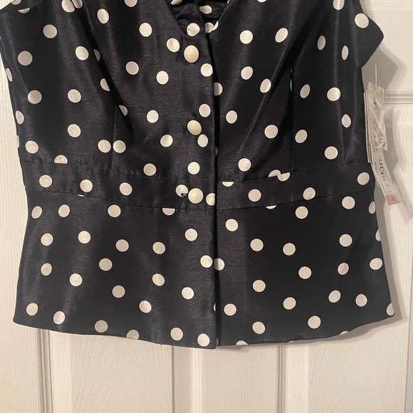 Danny & Nicole Petite Sleeveless Button Down Top - Picture 3 of 13